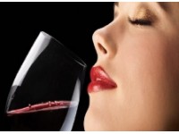 Nhận biết tính cách người phụ nữ qua cách chọn rượu vang?